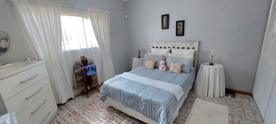 5 Bedroom Property for Sale in Sunrise On Sea Eastern Cape